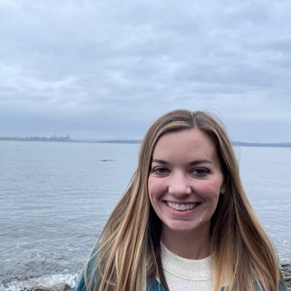 Meet your Posher, Hillary - Picture 2 of 2